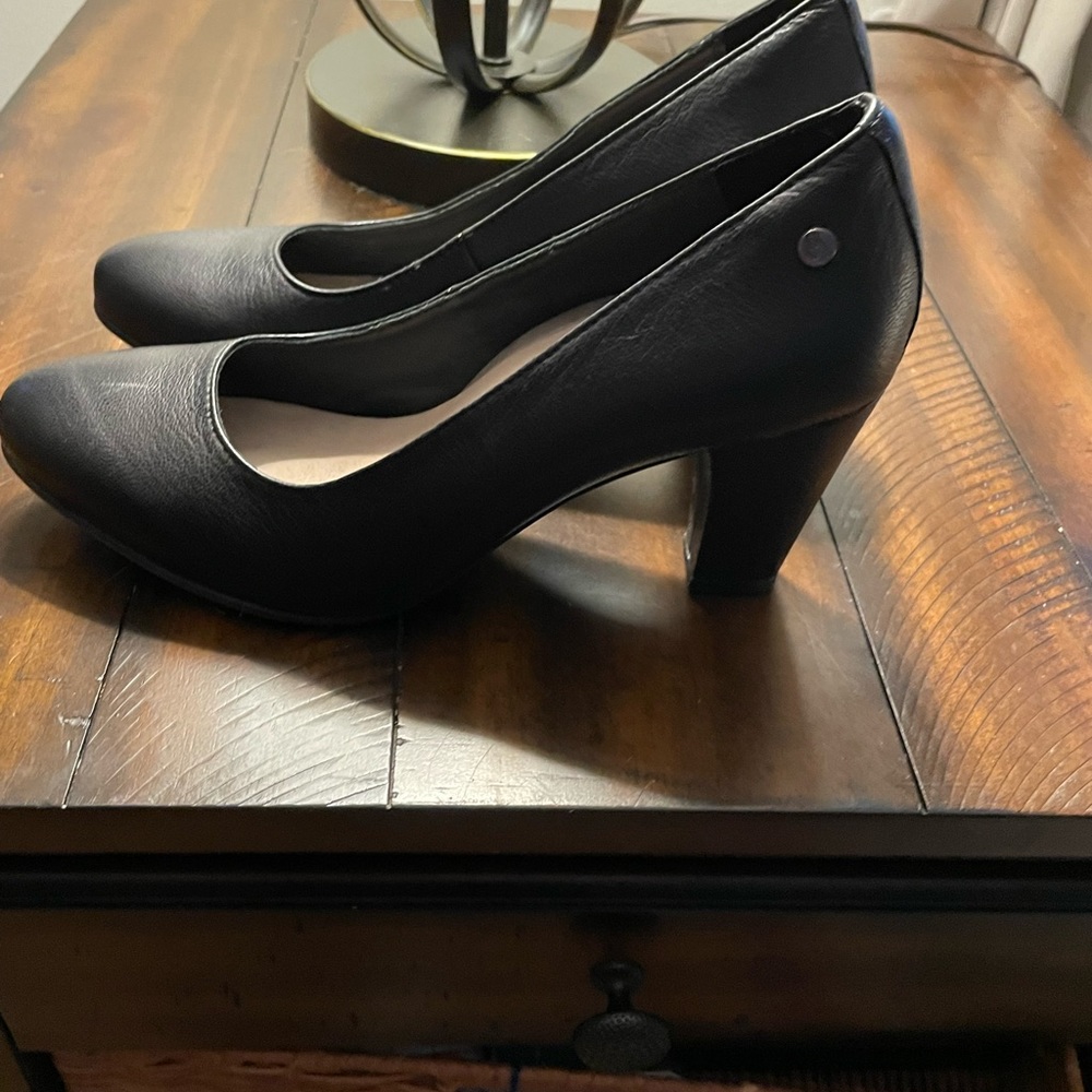 NWOT Hush Puppies Women’s Pump Heels Black Leather Size 9